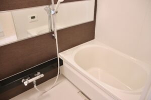 水漏れ修理の原因になりやすい浴室の水漏れのアイキャッチ画像