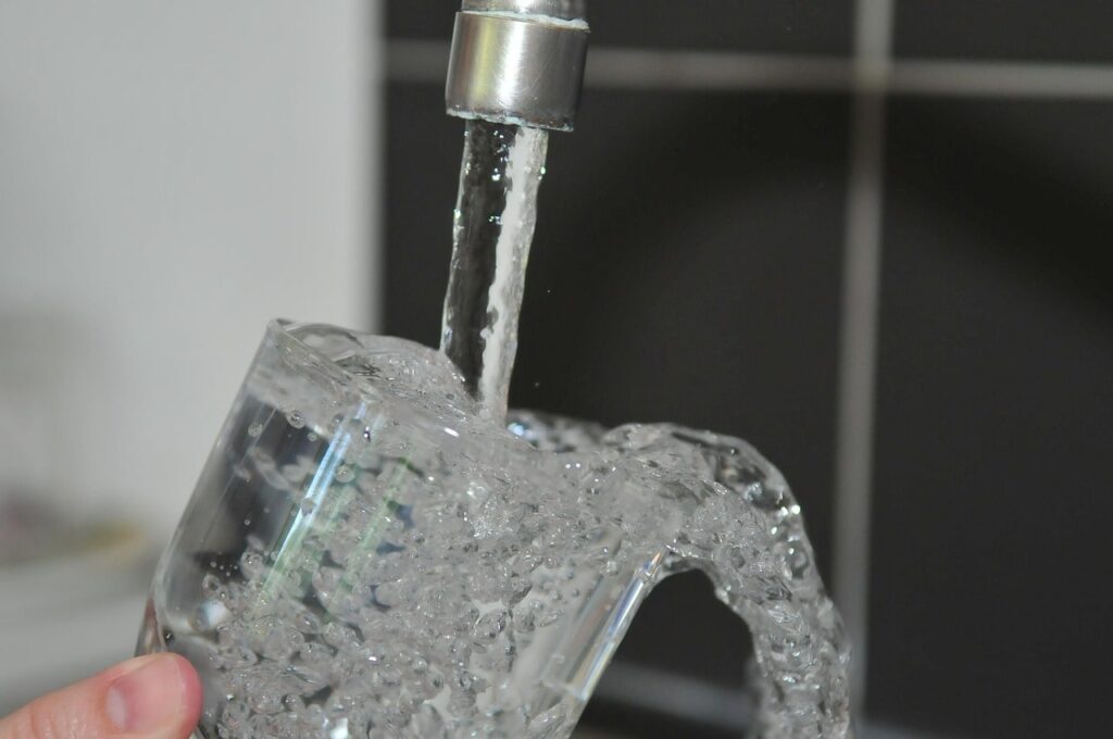 蛇口を閉めても水が止まらない!原因や対処方法を紹介のアイキャッチ画像